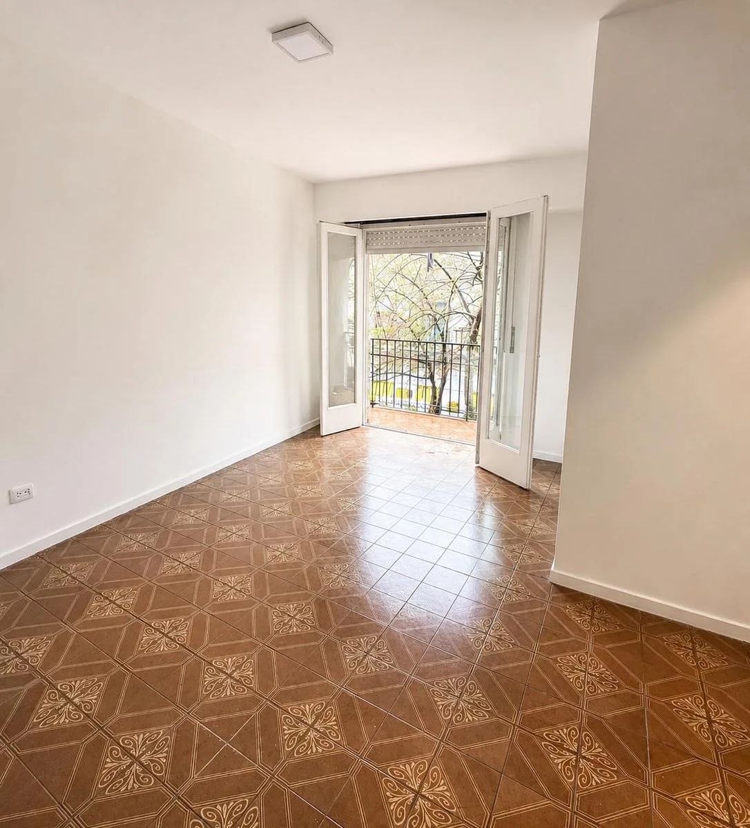 3-room apartment with front balcony