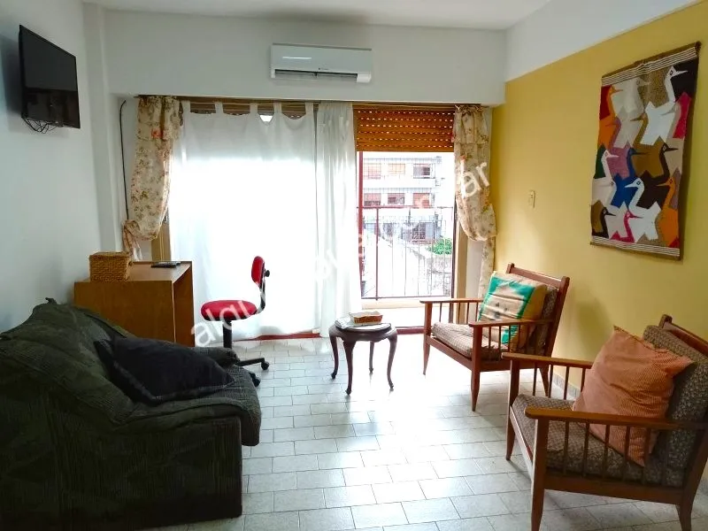3 ambientes amoblado con balcón