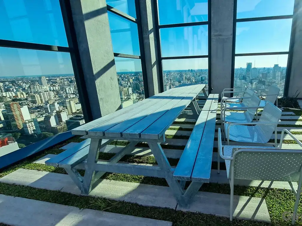 Monoambiente con balcón en Puerto Madero