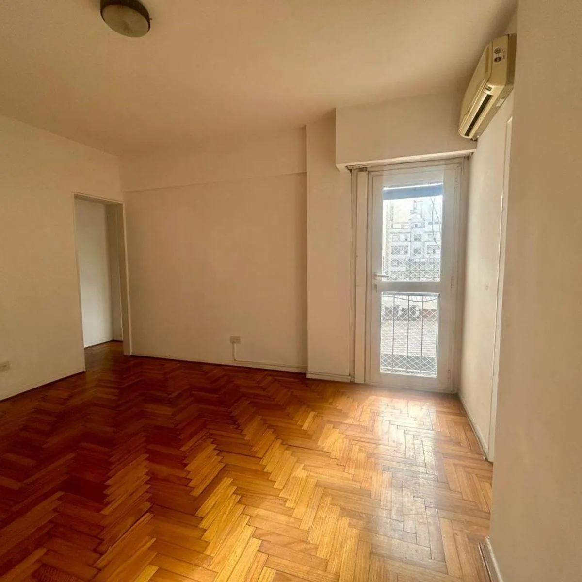 2 ambientes con aire y parquet