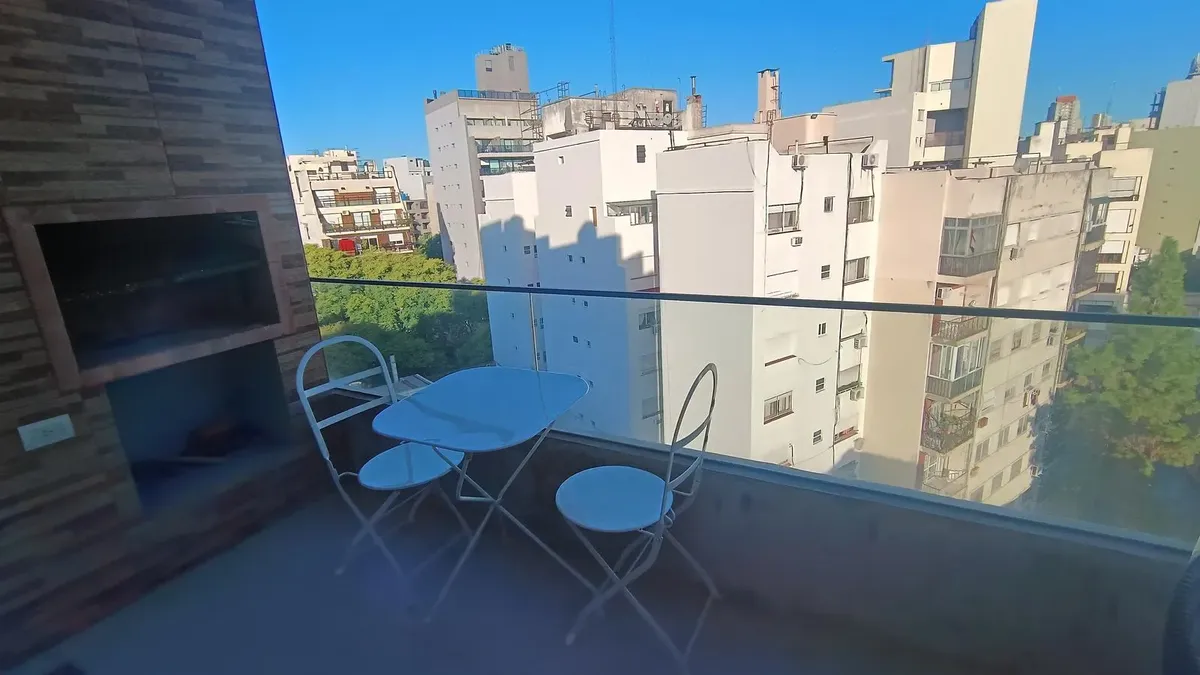 Monoambiente amoblado con balcón