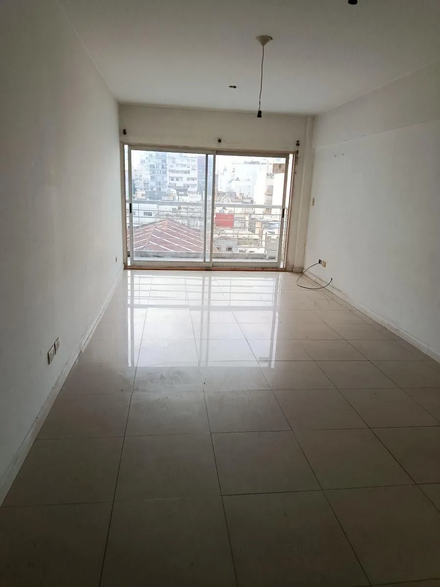 Monoambiente con balcón y terraza