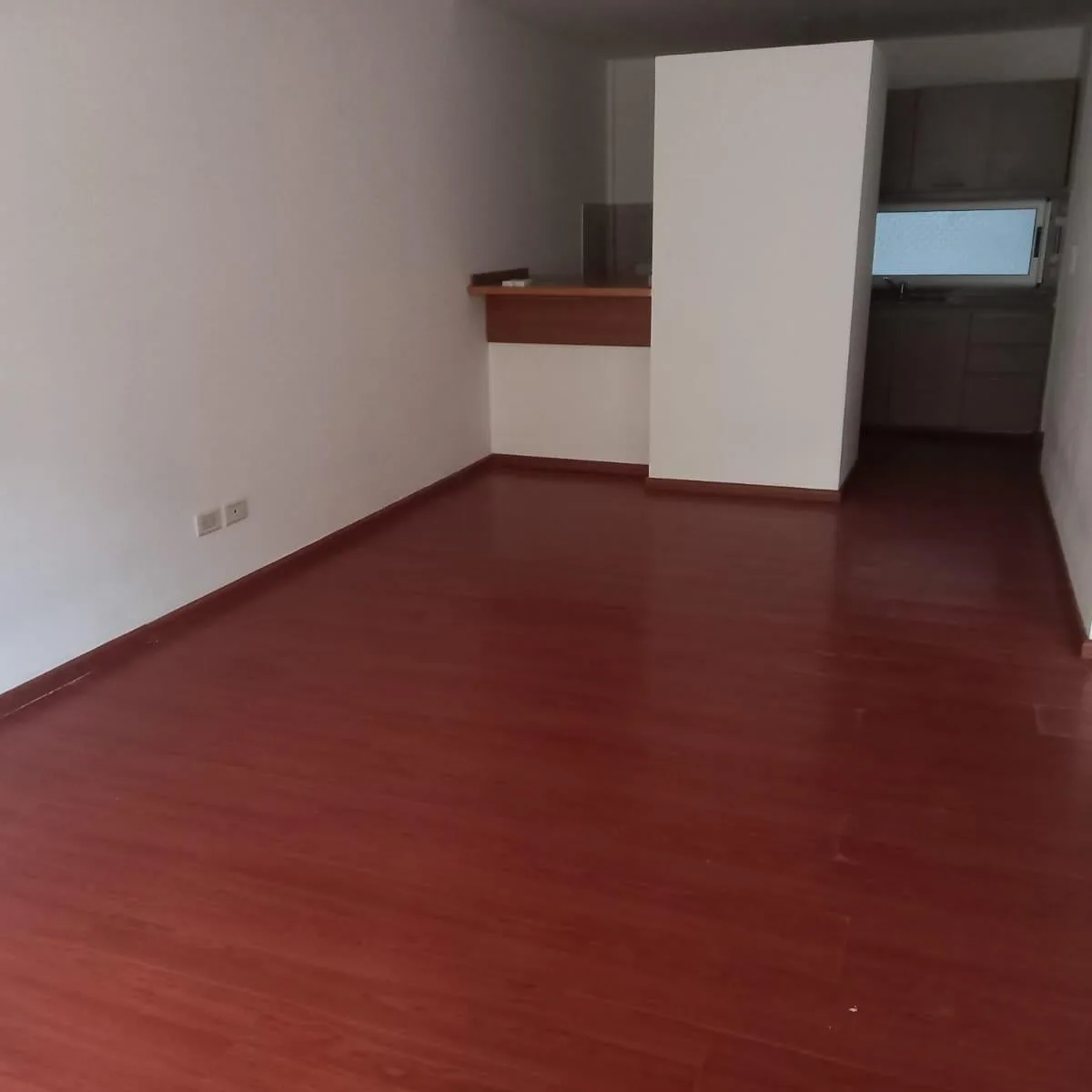 2 ambientes contrafrente con balcón