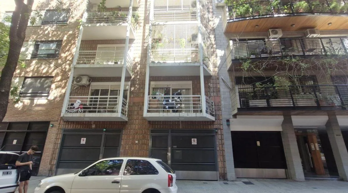 Departamento contrafrente con cocina independiente