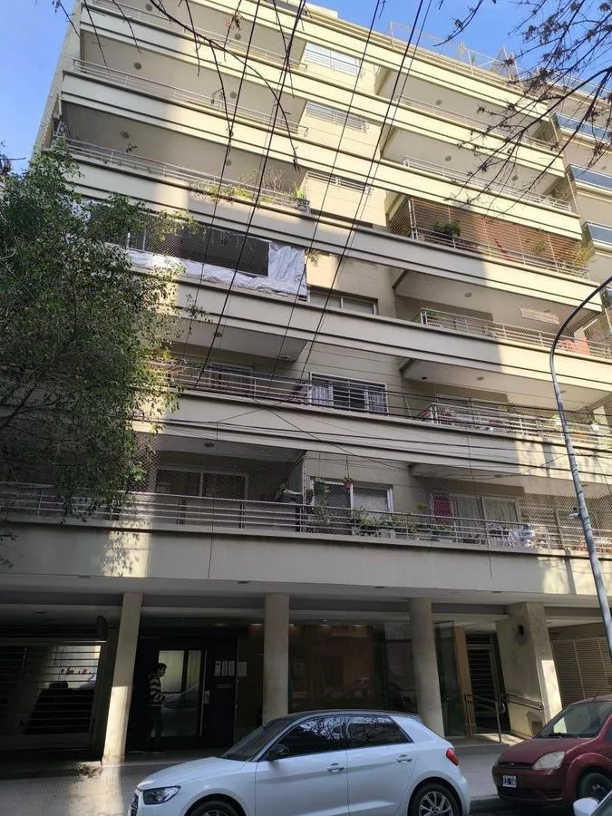 Monoambiente con balcón y cochera
