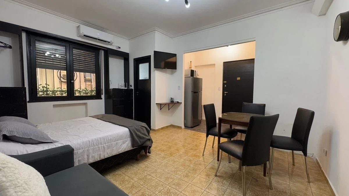 Listing: Studio, Monserrat