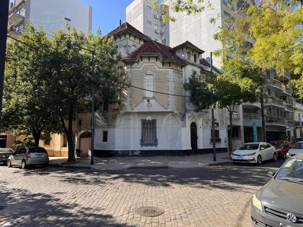 Casa en esquina, 330 m2