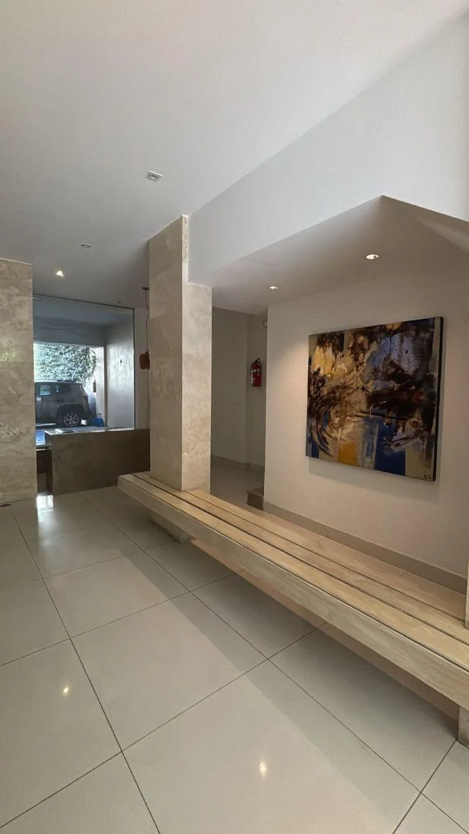 Monoambiente con balcón y vista abierta en Caballito