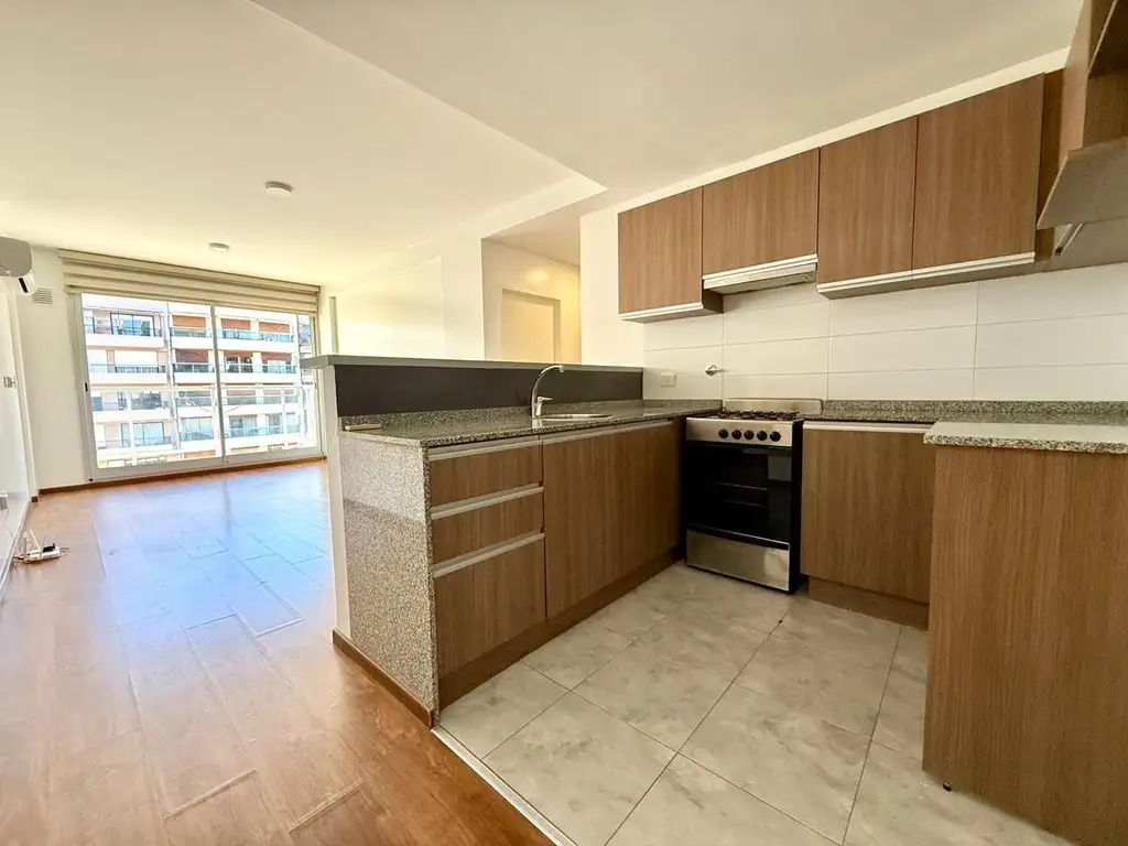 Departamento con balcón y SUM