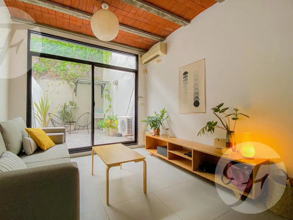 2 ambientes en dos plantas con patio