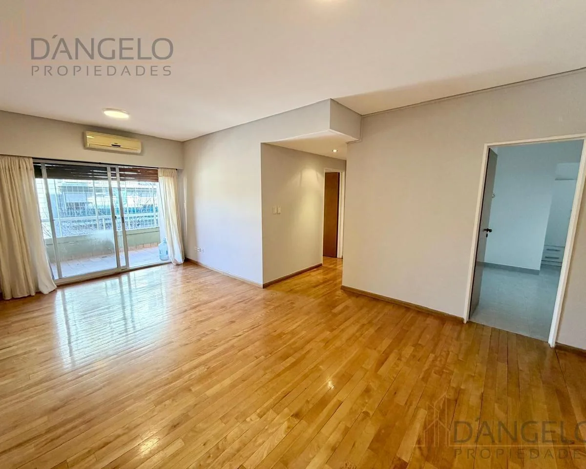 Apartment with parking and balcony