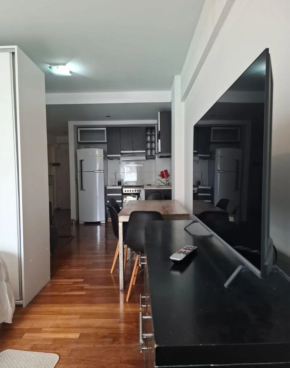 Monoambiente amoblado con balcón