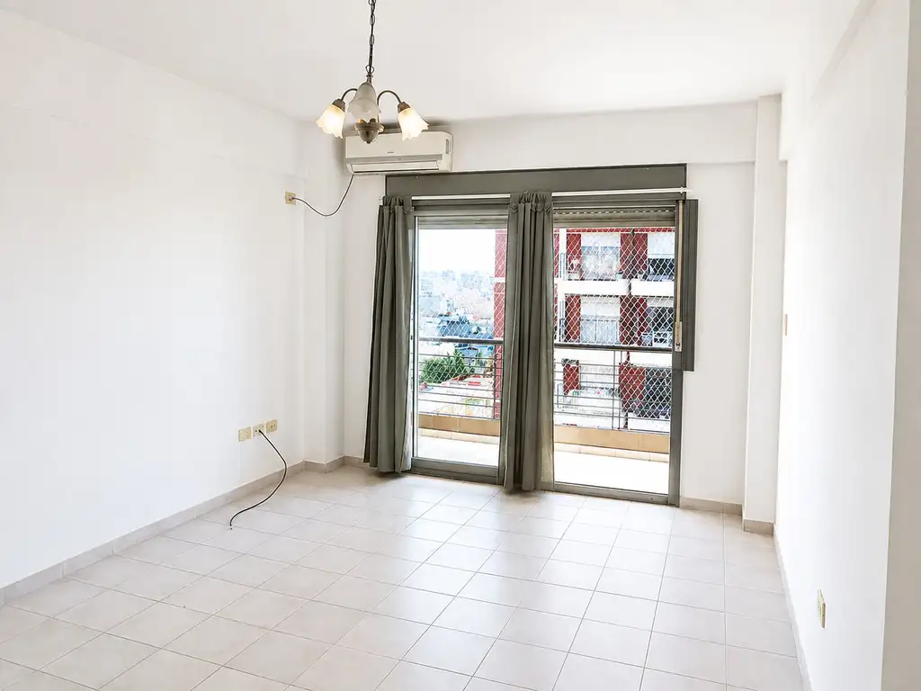 Monoambiente en piso 6 con balcón