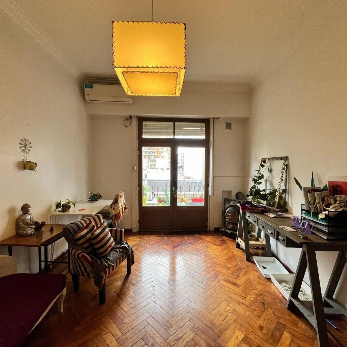 Departamento con balcón a la calle