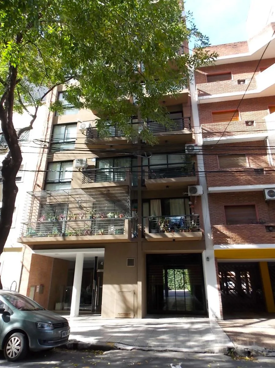 Monoambiente con balcón en Urquiza