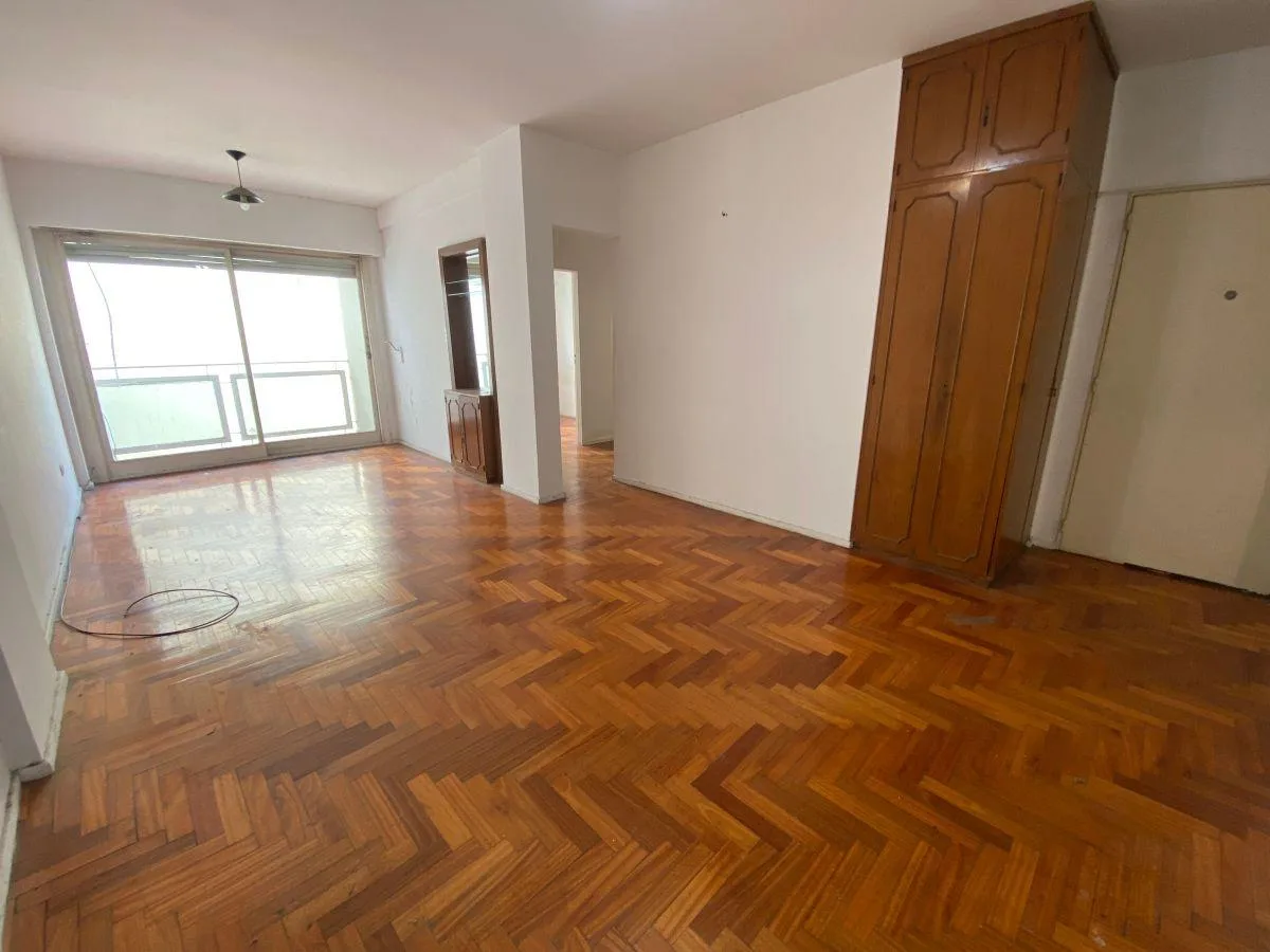Departamento en Alquiler. 3 Ambientes con Balcon. Maipu 1300. Vicente Lopez