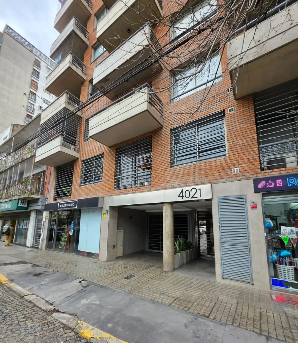 Monoambiente con balcón al frente