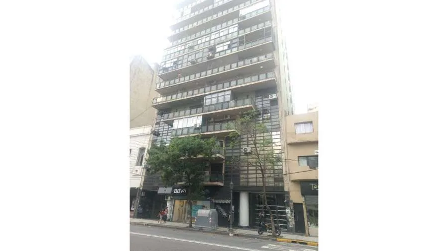 Monoambiente contrafrente con cocina integrada