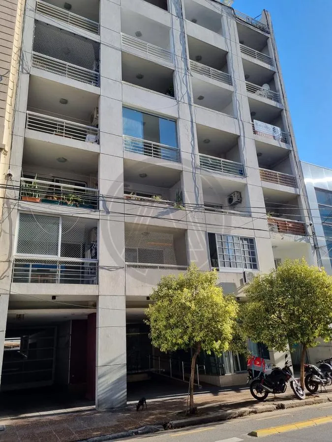 Monoambiente amoblado con balcón