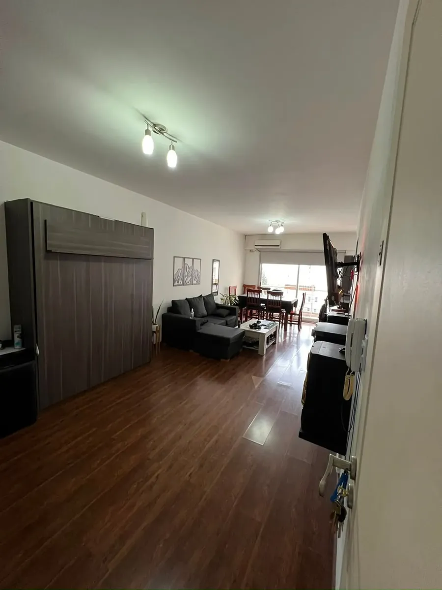 Monoambiente con balcón y pileta