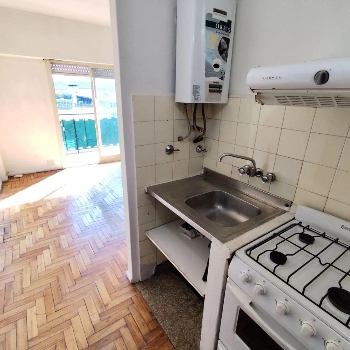 Monoambiente con balcón al frente