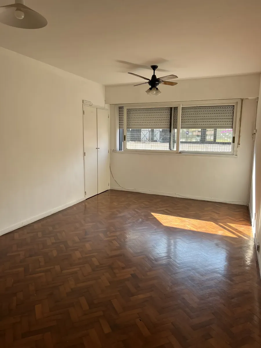 Departamento 7° piso con balcón