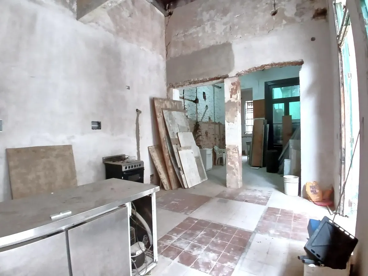 Exclusiva Casa De 26 Ambientes En Monserrat Con Terraza, Patio, Parilla. Ideal Usos Múltiples