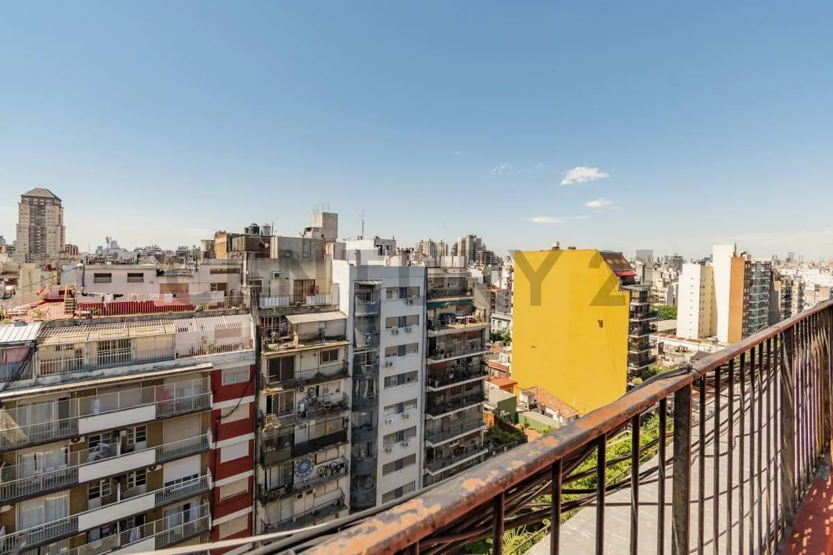 2 ambientes con balcón en Almagro