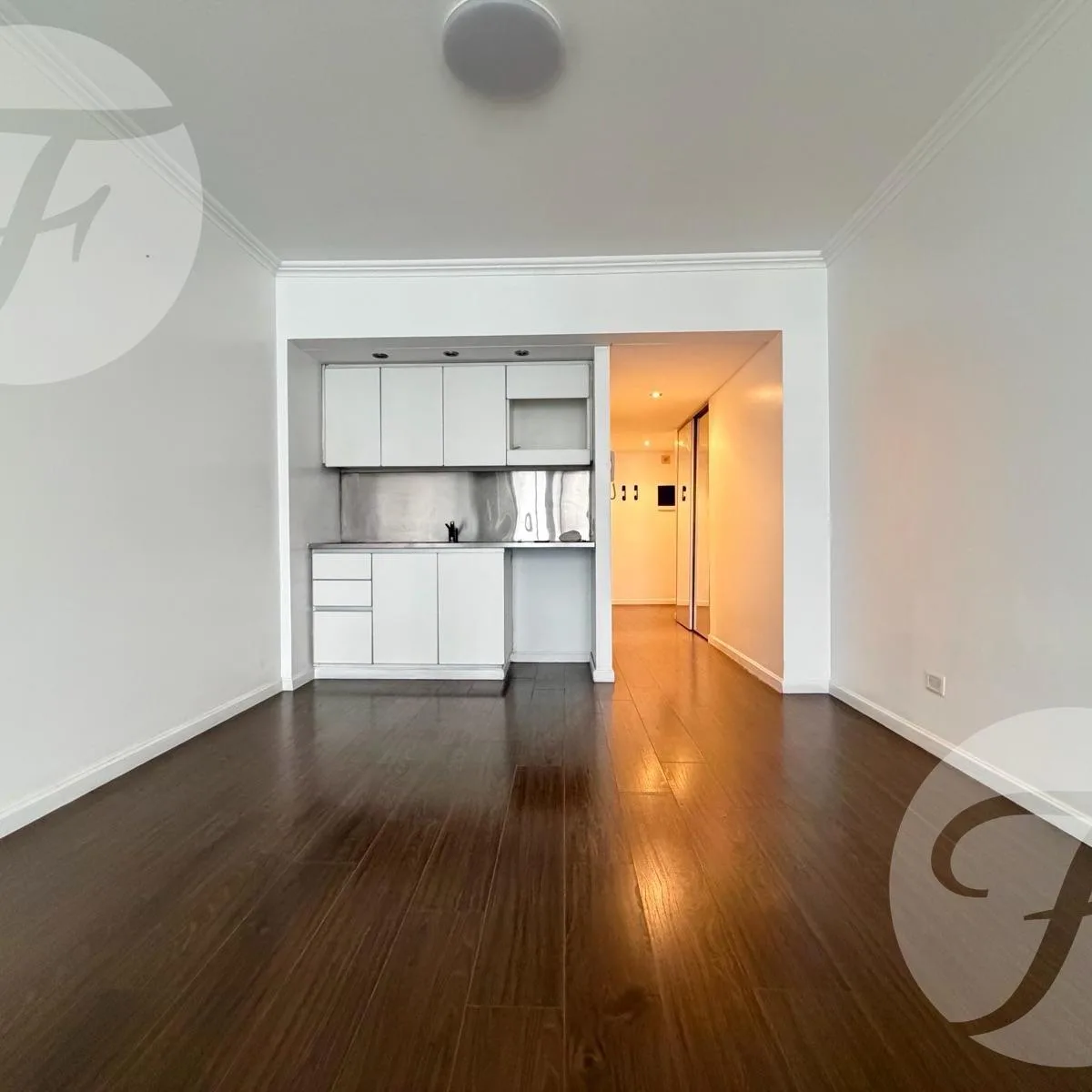 Monoambiente con balcón y amenities