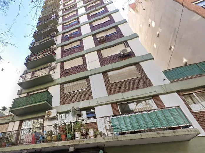 Monoambiente con balcón y lavadero