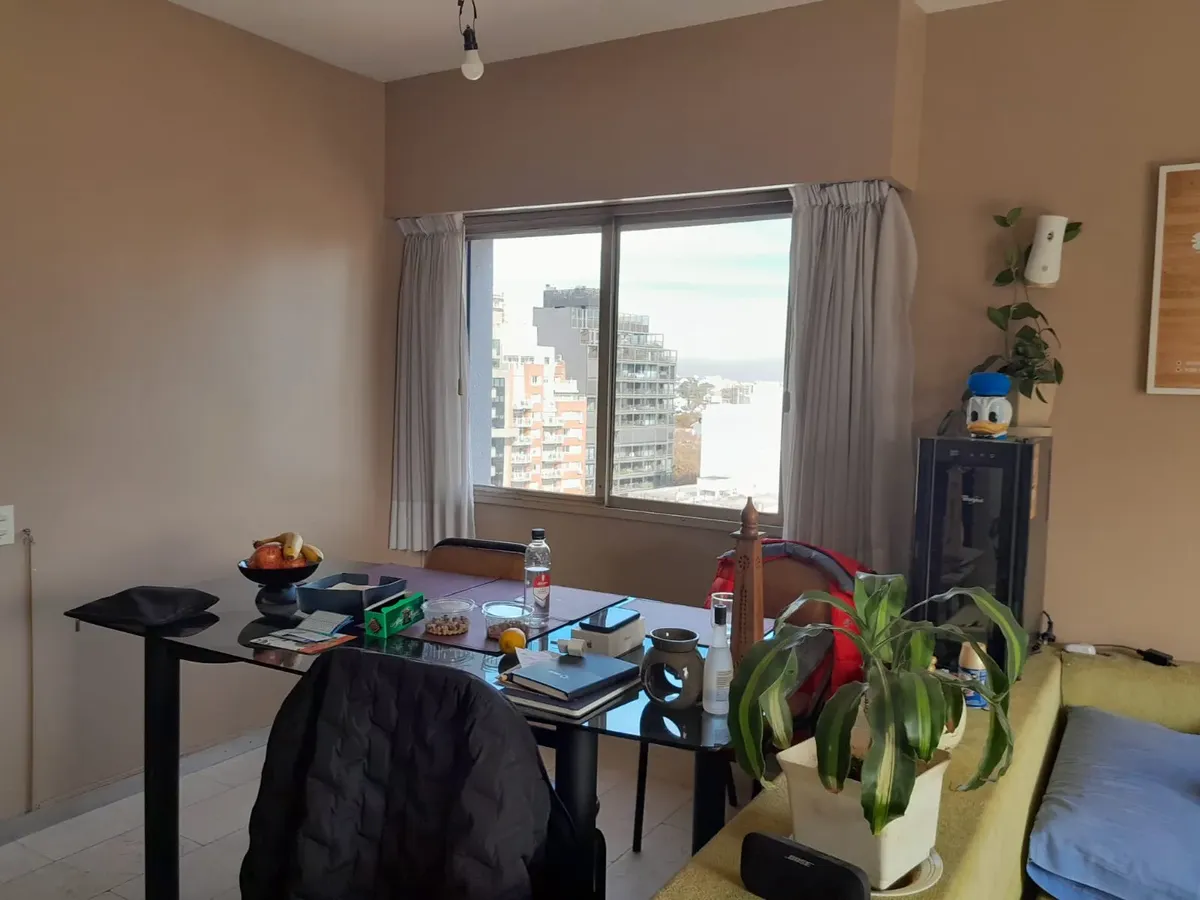 Piso alto al frente con balcón