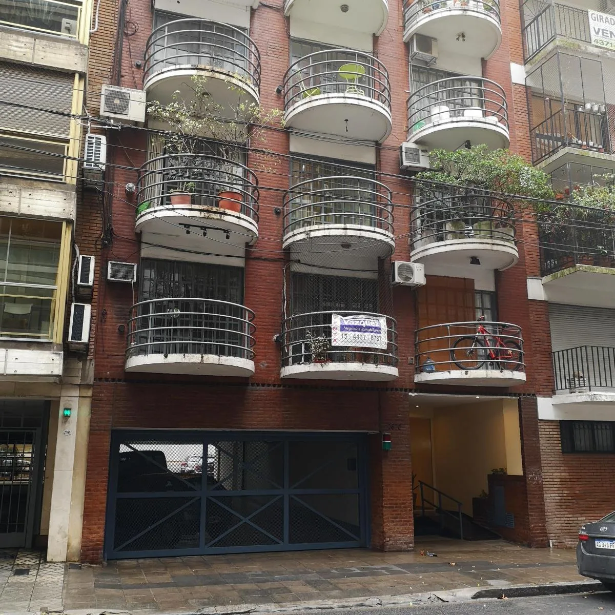 Palermo, frente con balcón