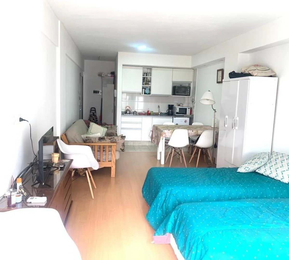Monoambiente amoblado con balcón