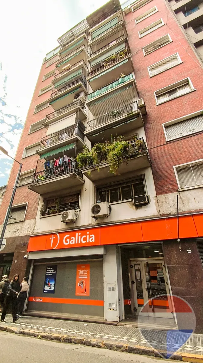 3 ambientes con balcón al frente