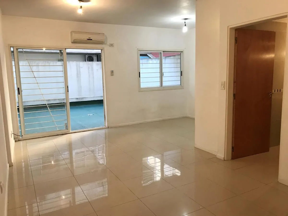 Monoambiente con patio 4x3