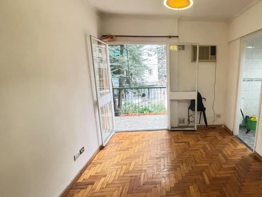 Departamento con balcón en Caballito