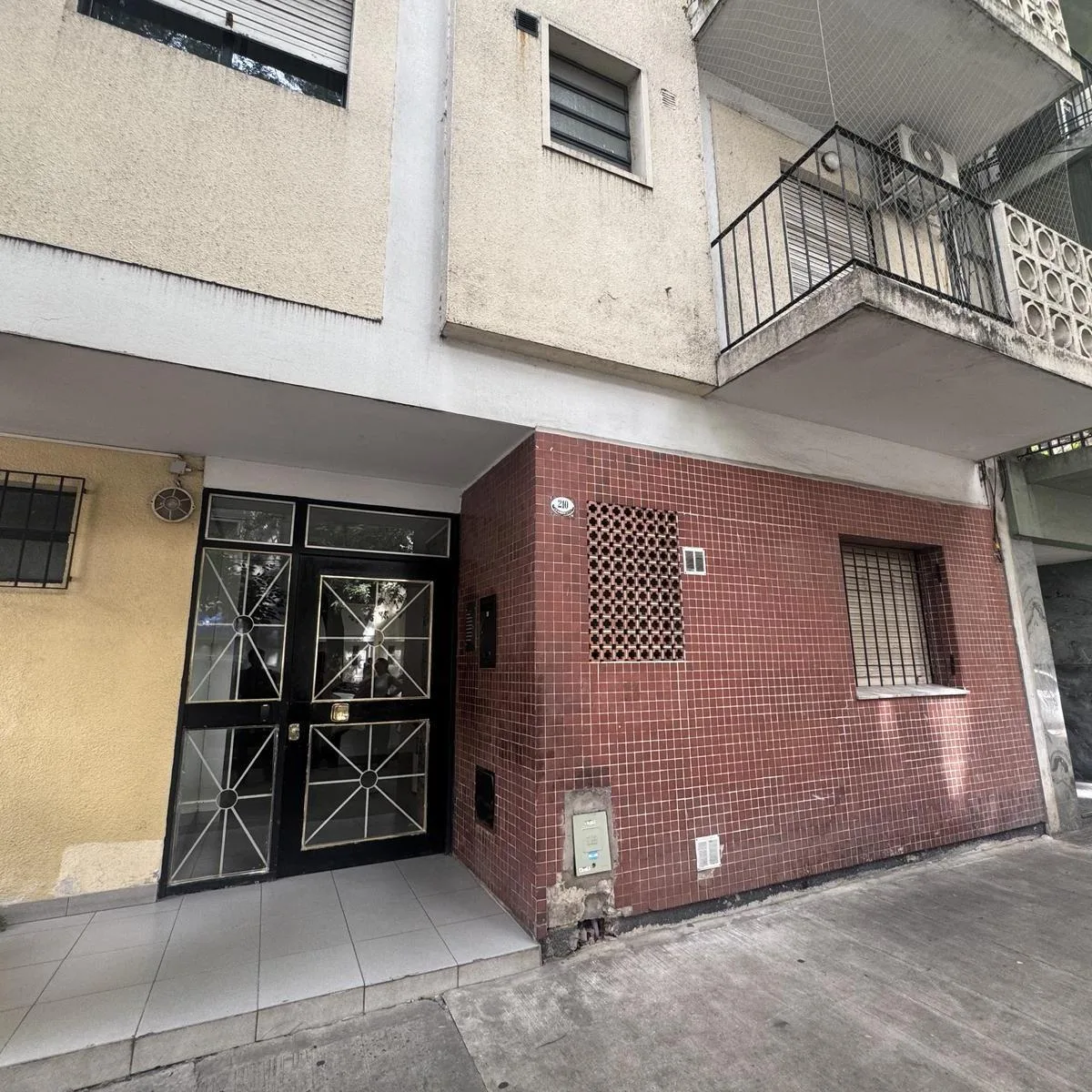 Monoambiente con balcón al frente
