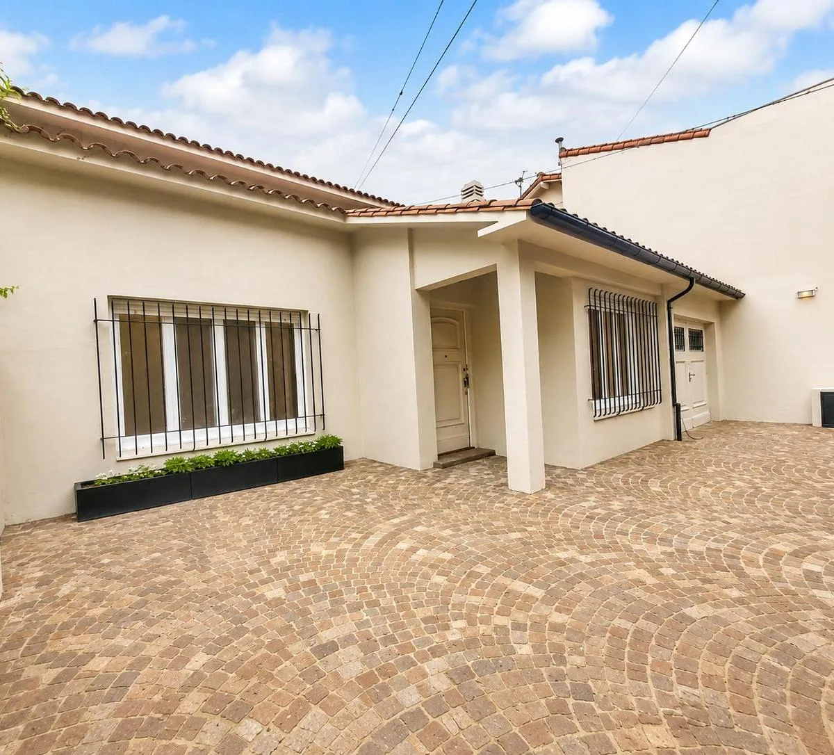 Casa con pileta y parrilla