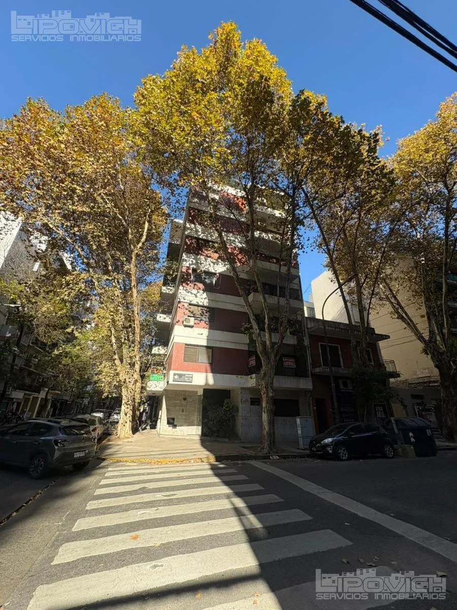 Departamento al frente con balcón