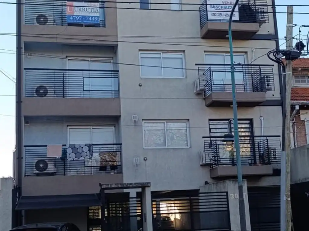Monoambiente con balcón y split