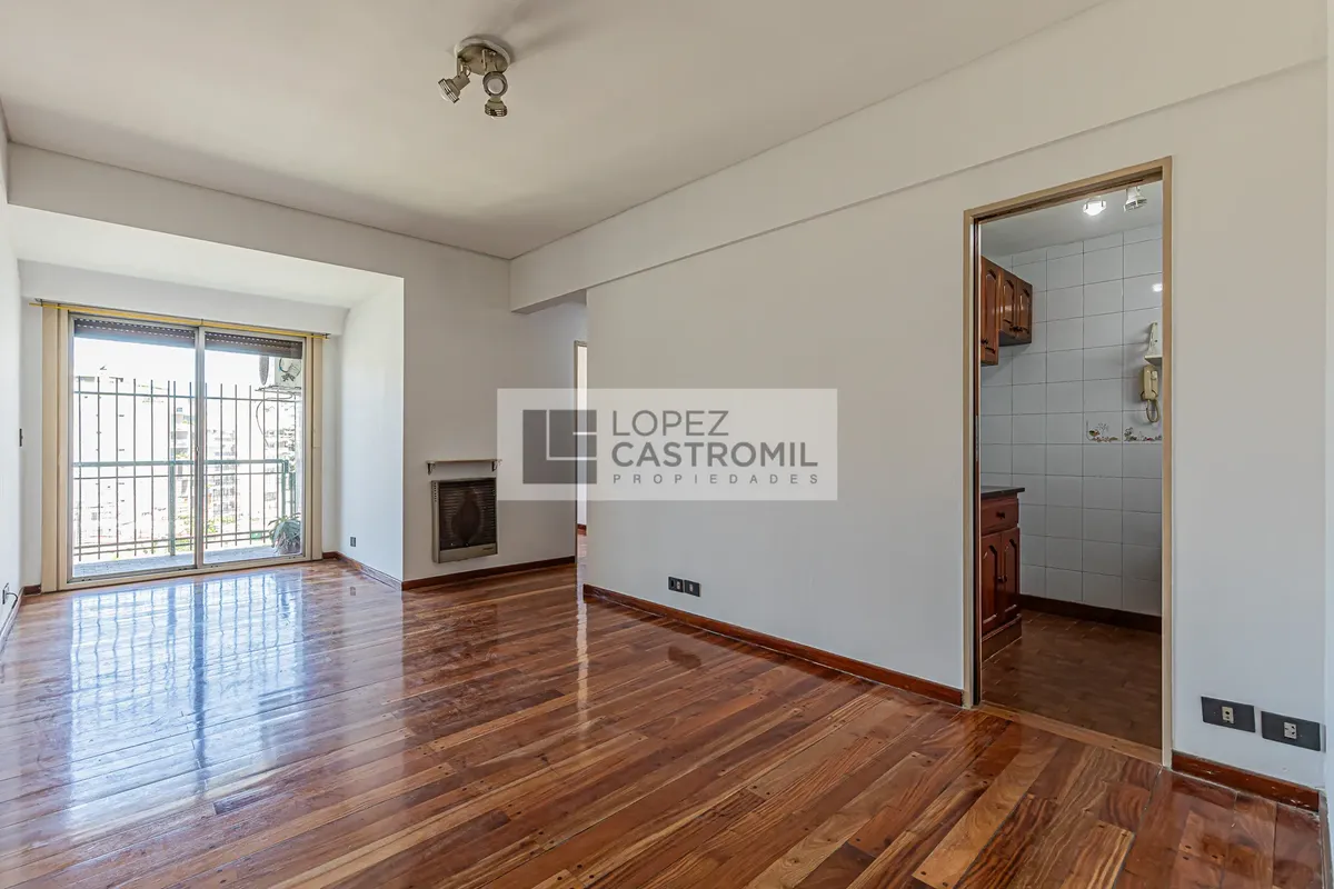 Departamento con balcón al frente