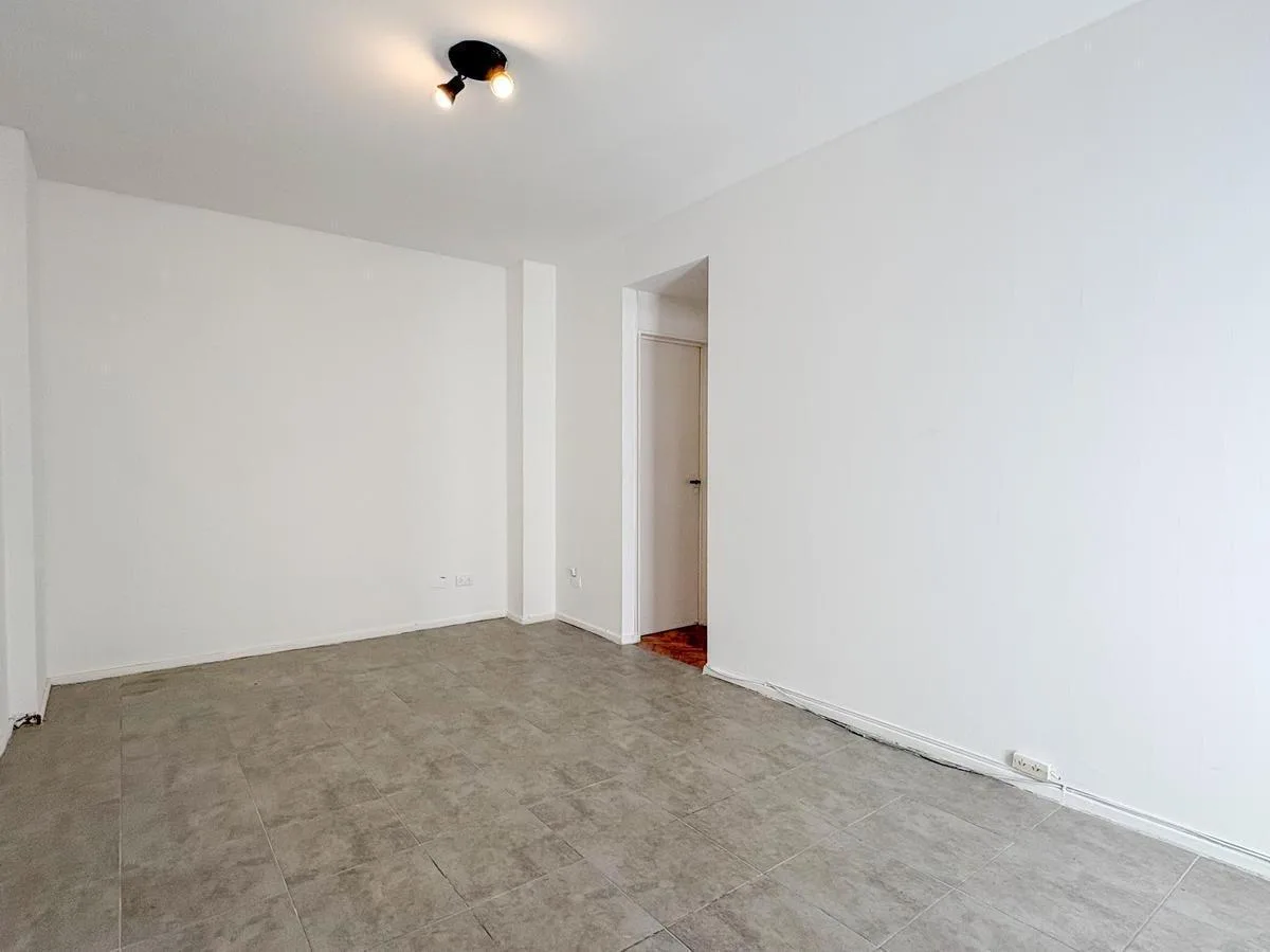 2 ambientes lateral con ascensor