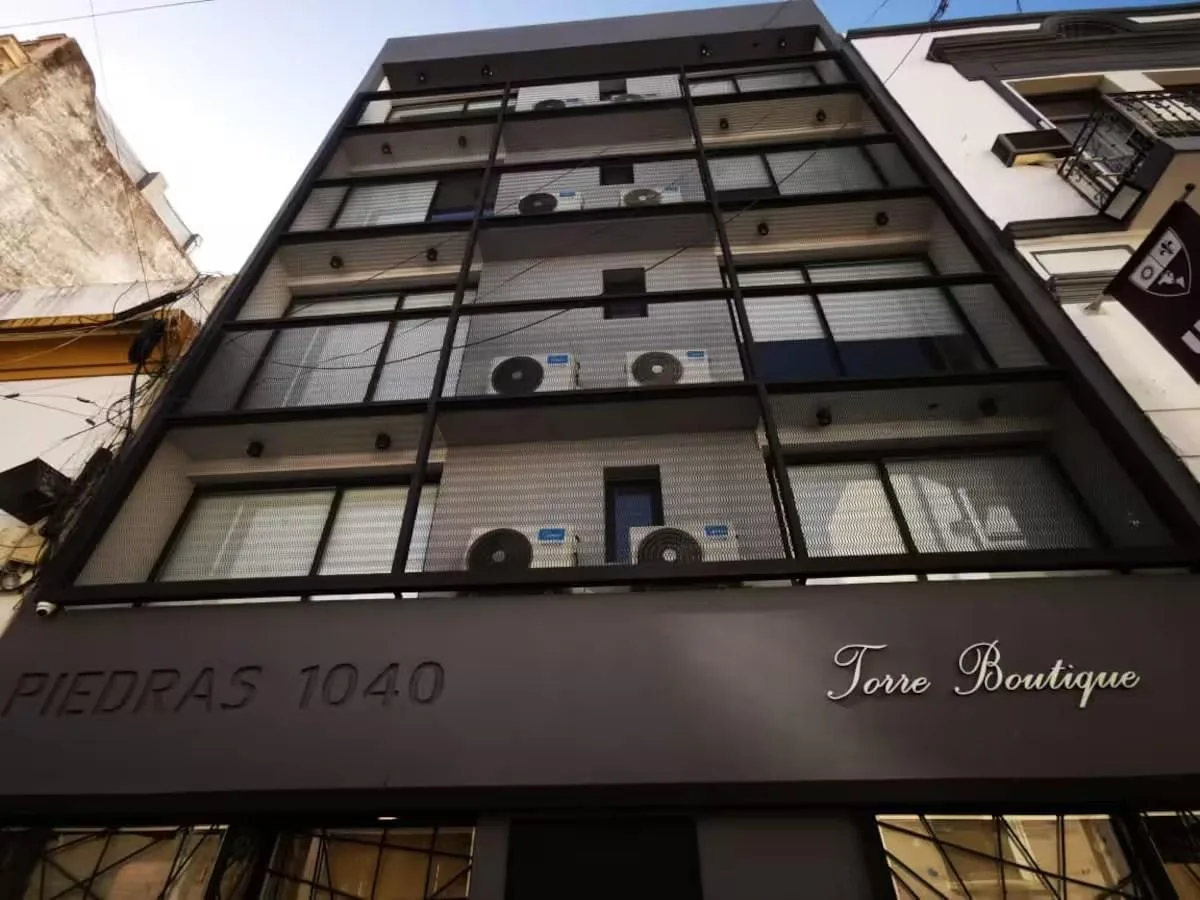 Monoambiente con balcón y terraza