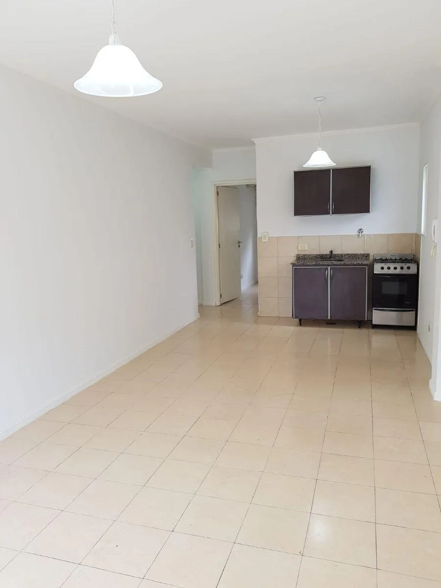 Departamento con balcón en Monserrat