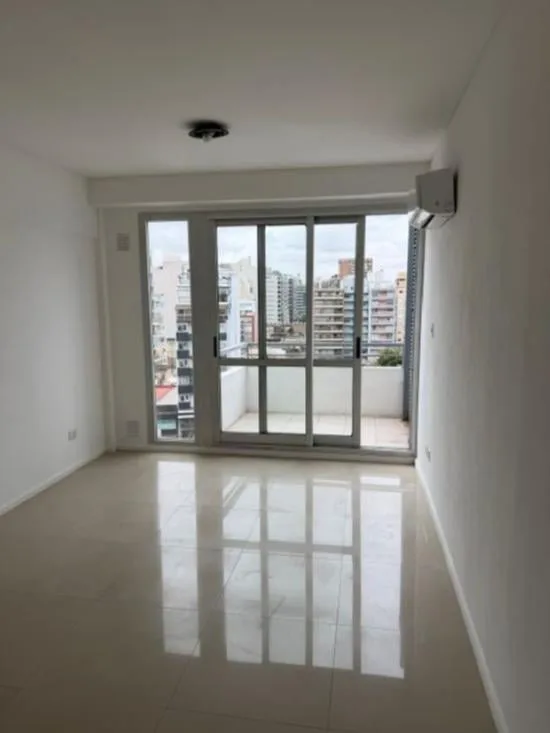 Monoambiente con balcón