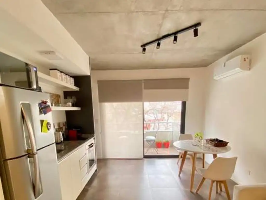 Monoambiente con balcón en Almagro