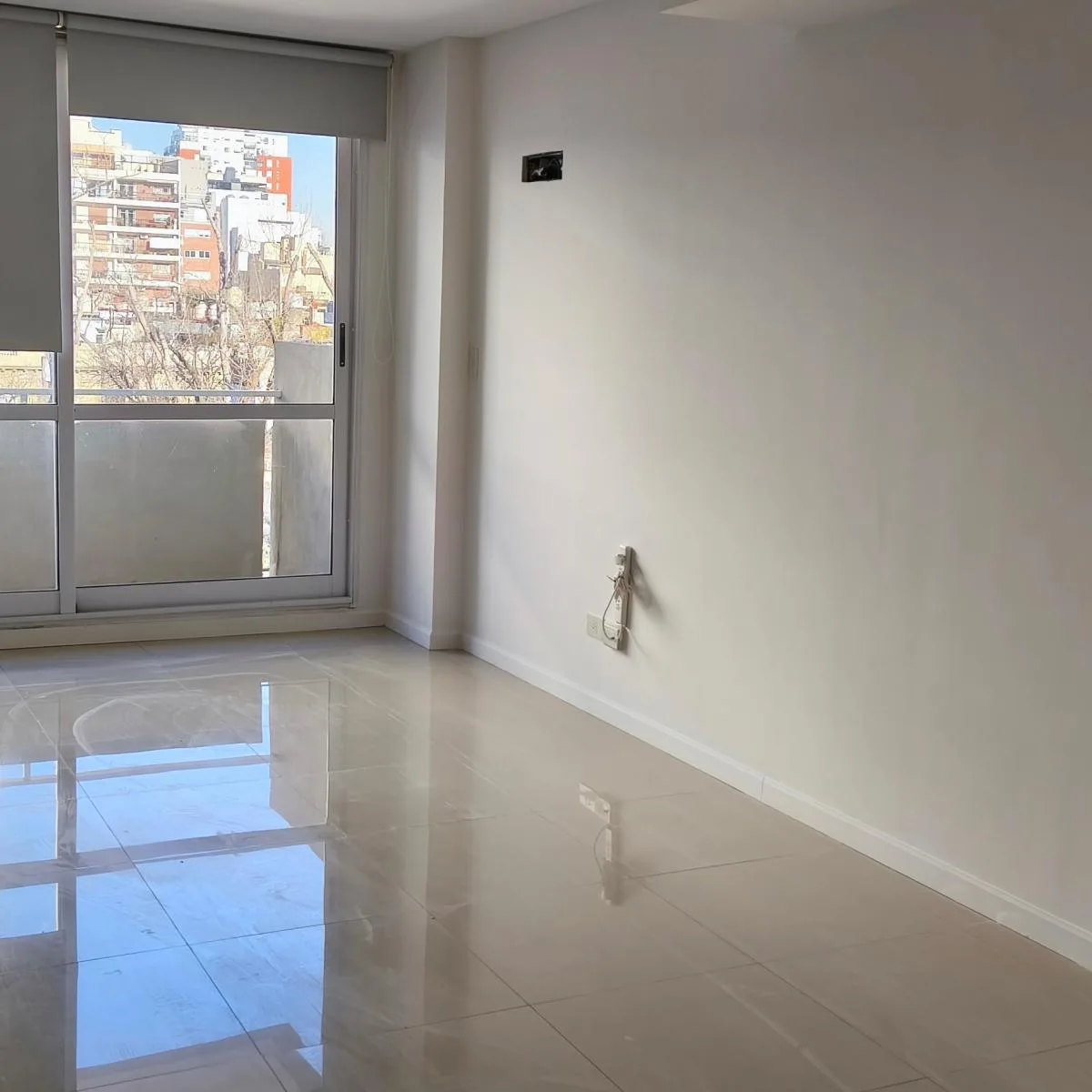 High-floor studio with balcony