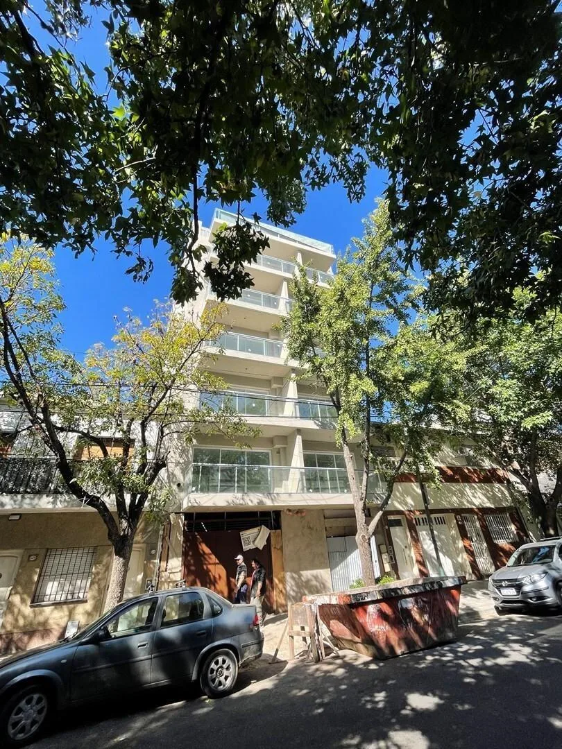 Departamento con balcón corrido
