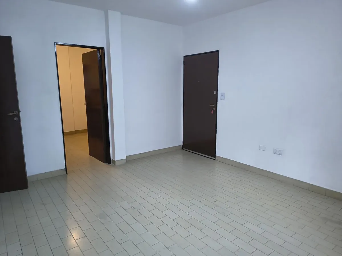 Alq. 3 Ambientes Con Patio Pb Liniers A Metros De Rivadavia
