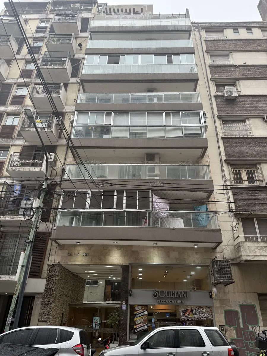 Monoambiente con balcón y amenities